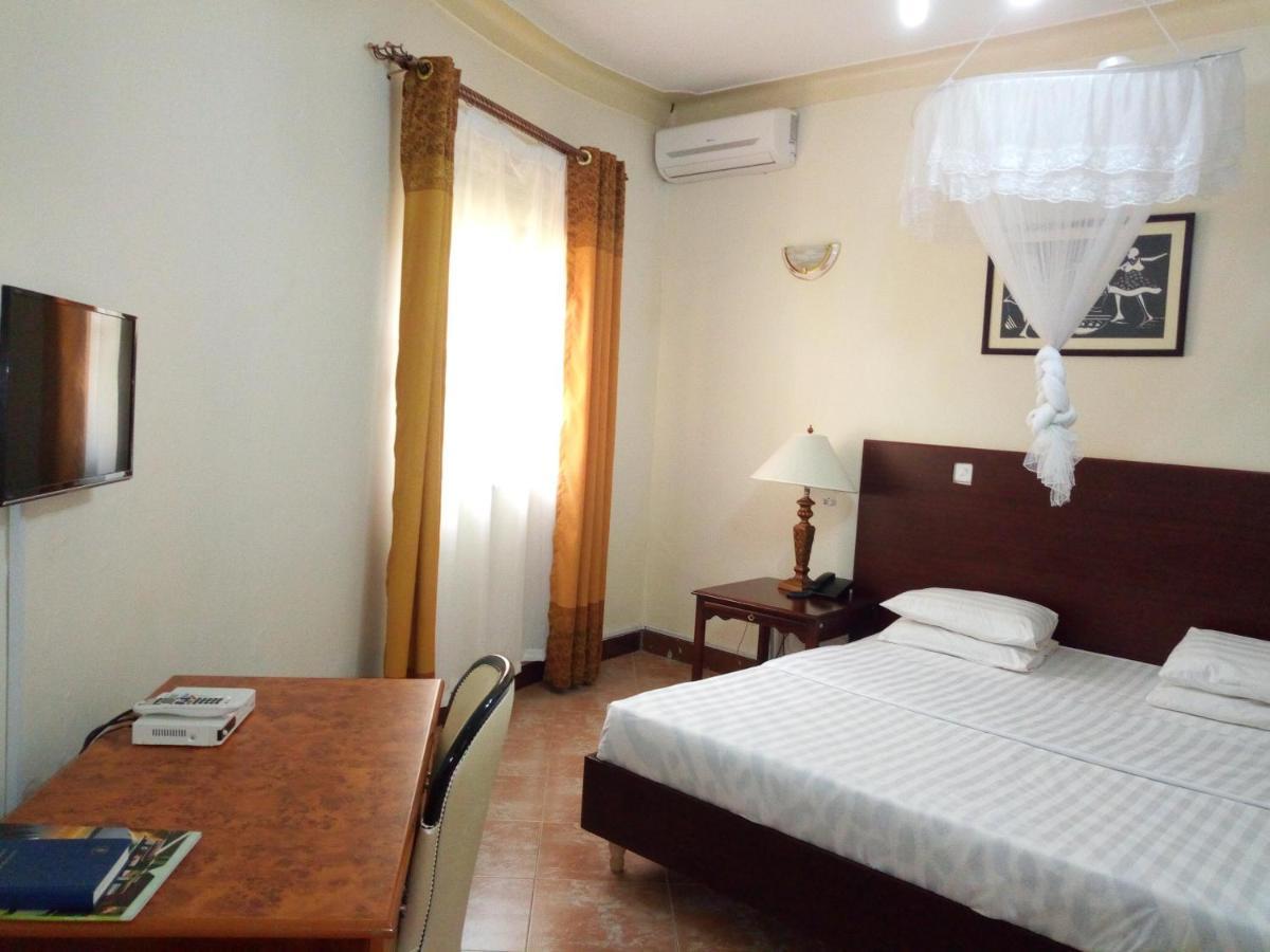 Peniel Beach Hotel 엔테베 외부 사진